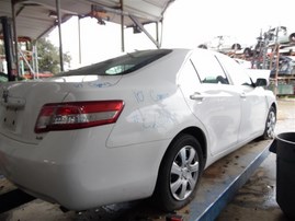 2010 Toyota Camry LE White 2.5L AT #Z23201